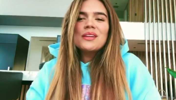 "Pensando en mi papá": La emotiva interpretación de Karol G a canción de Myriam Hernández