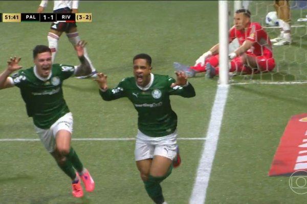 Video: Vitor Roque igualó el partido y volvió a adelantar a Palmeiras en la serie ante River