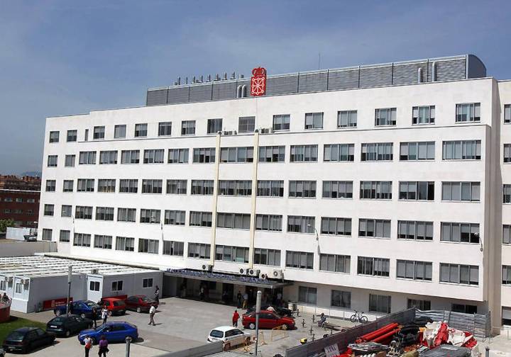 Un preso se fuga del hospital en Pamplona tras descolgarse con una sábana por la ventana