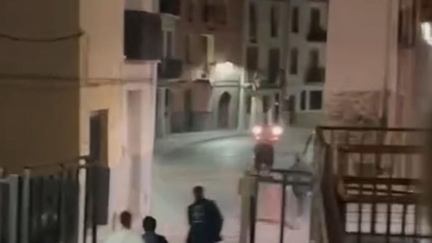 Un toro embolado rompe el vallado en Jérica y se escapa campo a través