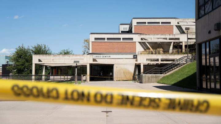 Las autoridades de EEUU piden colaboración ciudadana para identificar al supuesto autor del asesinato del agitador ultra Charlie Kirk