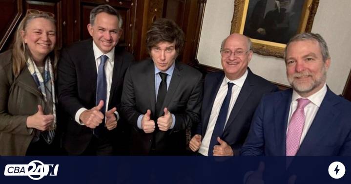 Tras la derrota, Javier Milei convoca a una "mesa política nacional"