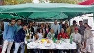El bollo de San Mateo en Oviedo desafía al agua y al viento: "Hay que venir siempre, haga sol o llueva"
