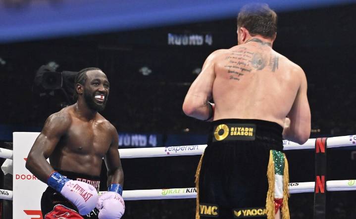 'Canelo' Álvarez es derrotado por decisión unánime ante Terence Crawford y pierde el título de campeón indiscutido del peso supermediano
