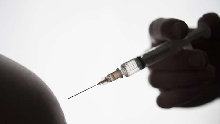La medida sanitaria contra las vacunas que está a punto de aprobarse en Florida: sería como volver al "oscurantismo medieval"