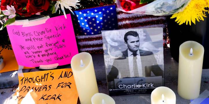Most Heart-Wrenching and Powerful Moments from Charlie Kirk’s Memorial Service in 35+ Photos