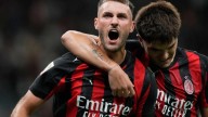 Santiago Giménez rompe sequía anota en goleada del Milán y avanza a octavos de la Copa de Italia