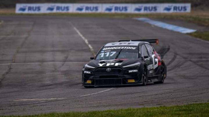 Matías Rossi rompió motor, abandonó pero sigue líder