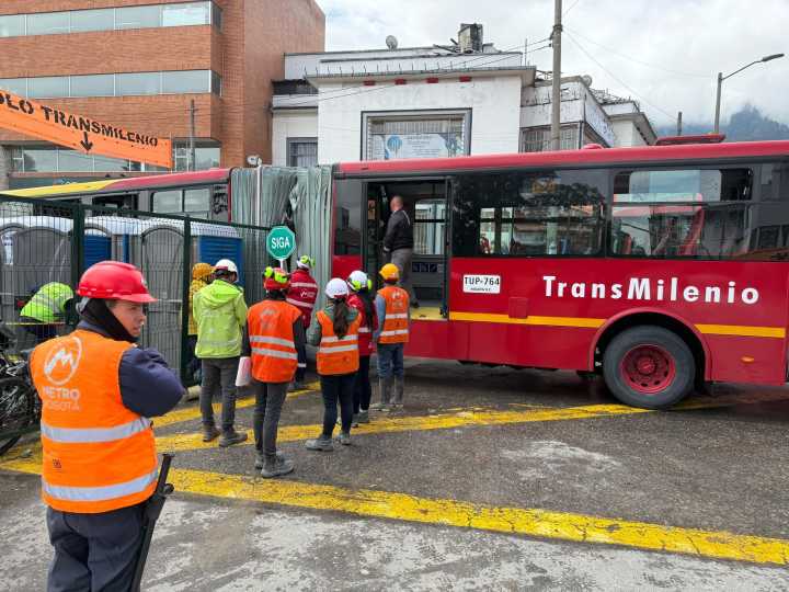 Grave accidente en las obras del Metro de Bogotá dejó cuatro heridos en TransMilenio