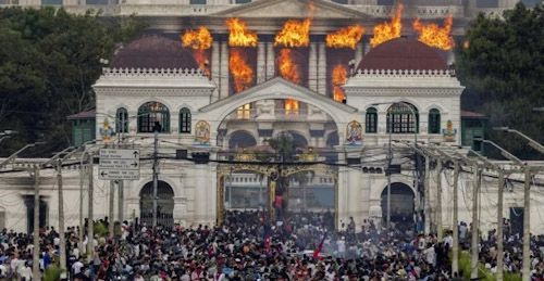 Cae del gobierno en Nepal en medio de violencia