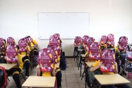 Entregan mochilas y útiles escolares a más de 178 mil alumnos