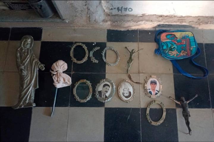Una mujer fue detenida al sustraer placas de bronce del Cementerio Municipal
