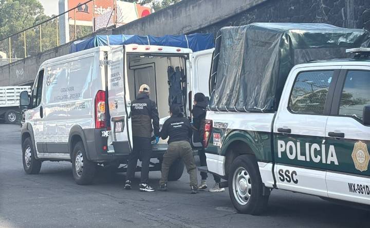 Hombre muere tras caer de puente peatonal en Coyoacán; autoridades investigan causas del incidente