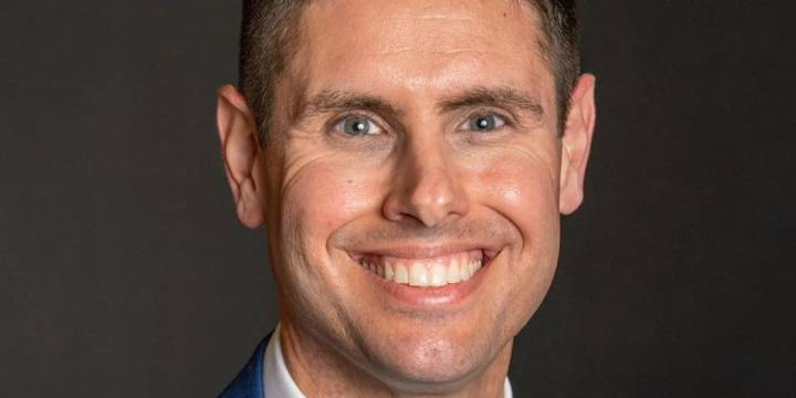 Longtime Iowa lawmaker to retire, former legislator plans comeback