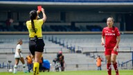Itzel Muñoz del Toluca Femenil entró de cambio y a los tres minutos fue expulsada