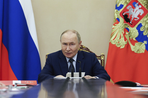 Putin anuncia que Rusia cumplirá los límites de armas nucleares por un año más