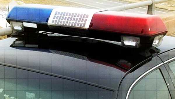 Man dead, woman injured after crash in Oldham County