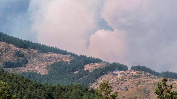 El incendio de Guadalajara se extiende a Segovia empujado por el viento