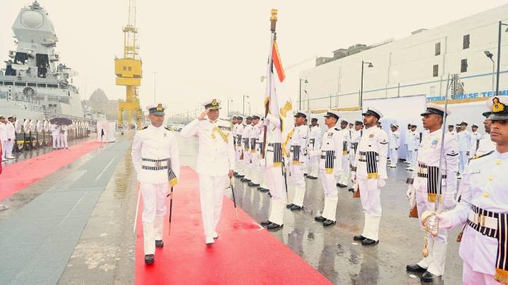 Rear Admiral Vivek Dahiya assumes command of Western Fleet