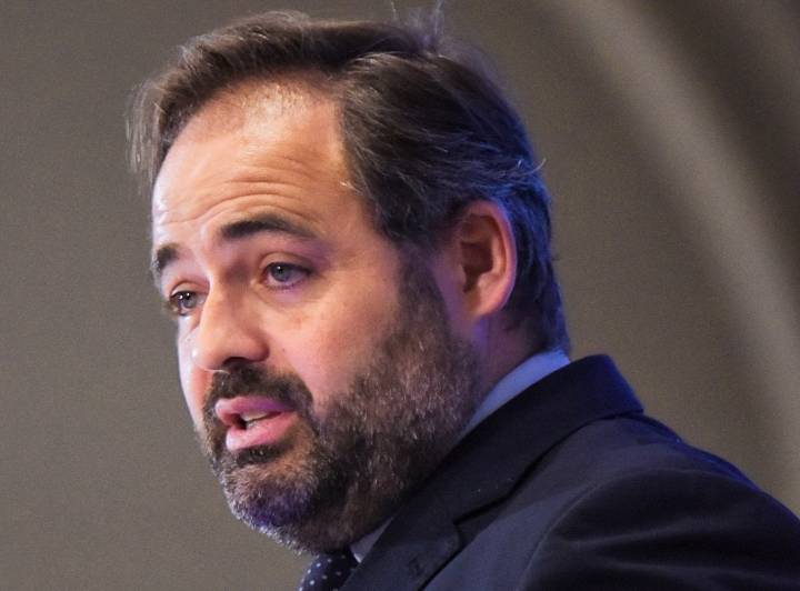 La petición de Núñez a Page tras el no traspaso de competencias de inmigración a Cataluña