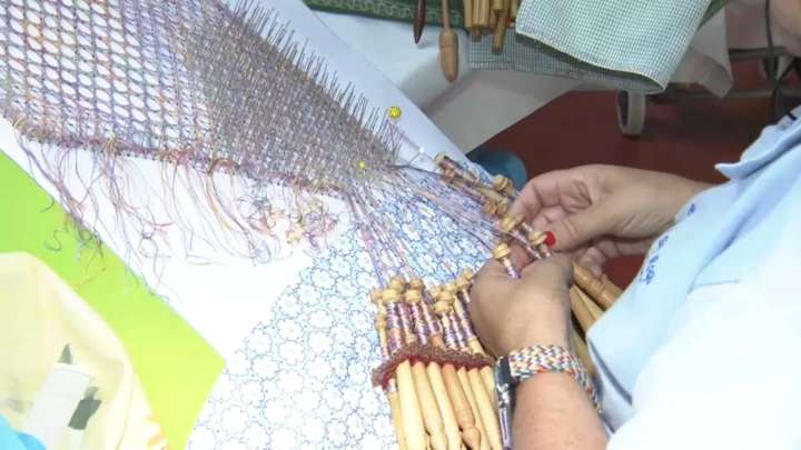 Más de 300 encajeras se reúnen en Badajoz para preservar el arte del bolillo More