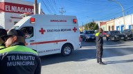 Joven conductor atropella a peatón que intentaba cruzar calle de Abasolo; mujer termina lesionada