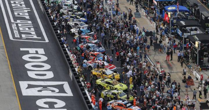 NASCAR: It was helter-skelter on the high banks of Bristol in entertaining Bass Pro Shops Night Race