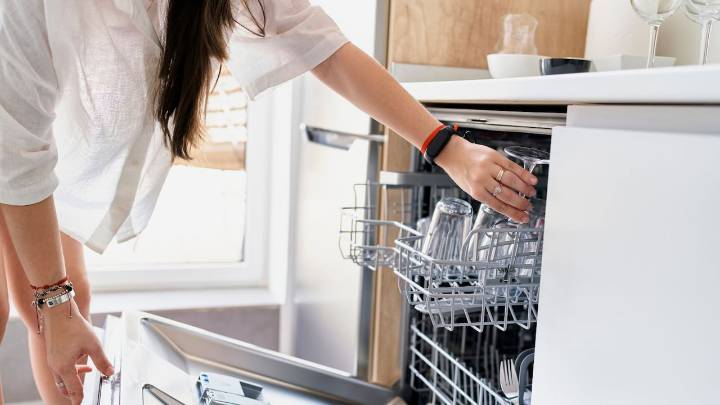 Si tiene un lavavajillas en su cocina, procure no introducir estos utensilios porque podría causar daños en el electrodoméstico