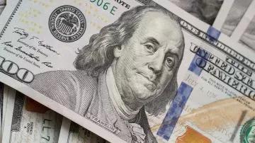 Dólar hoy: el oficial llegó a casi 1400 y corta la calma cambiaria