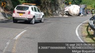 Persiste el paso restringido en la Nariz del Diablo tras volcamiento de camión cisterna que transportaba gas en la vía Bogotá