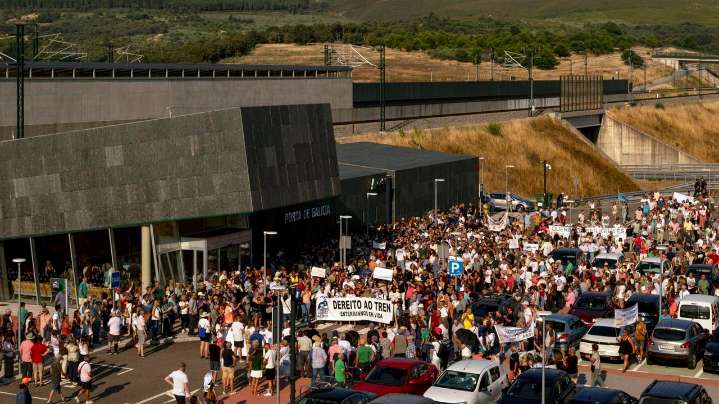 Renfe descarta recuperar paradas en las zonas afectadas por los incendios