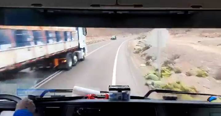 Conductor capta imprudente maniobra de otro chofer en peligrosa curva de la Ruta 1