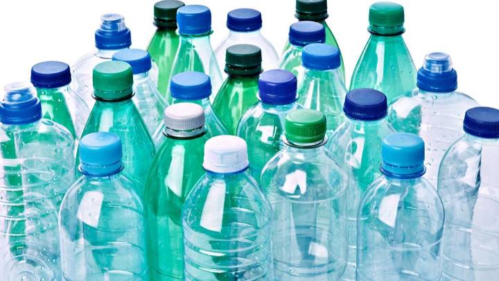 Crea un hermoso porta cubiertos con 3 botellas de plástico y un poco de goma EVA