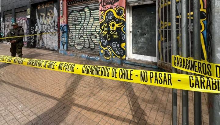Mediante un forado: delincuentes ingresan a dependencias de Labocar en Santiago y se investiga robo