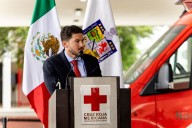 Buscará Samuel García incrementar ayuda para la Cruz Roja