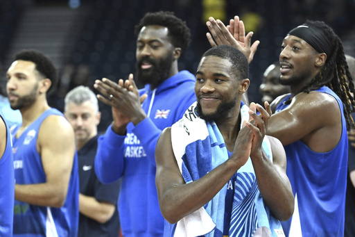 Gran Bretaña sorprende a Montenegro en Eurobasquet y Sengun guía a Turquía a triunfo ante Serbia