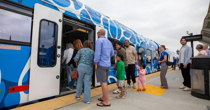 First Hydrogen-Powered ZEMU Train enters service