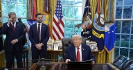Trump anuncia aranceles de 100% a farmacéuticas que no produzcan en EU
