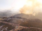 Viento y minas complican labores contra incendios en Siria