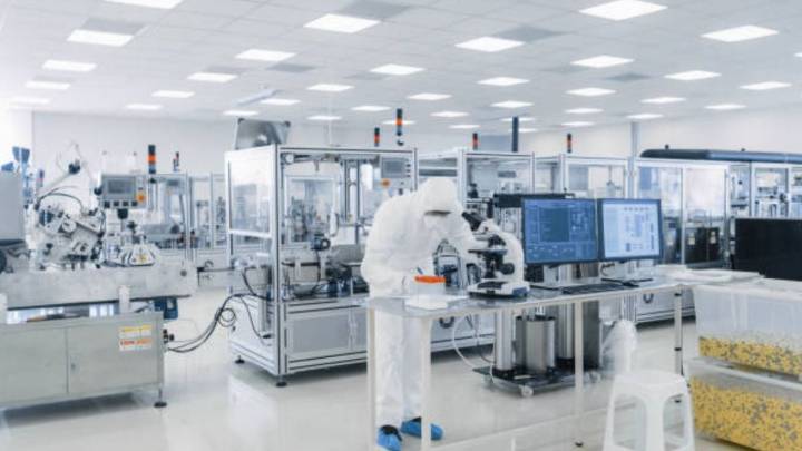Adeudos del gobierno asfixian al sector farmacéutico: AMELAF
