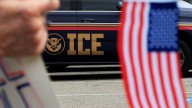 ICE, Responsable de Detenciones de Migrantes, Recibe Ahora un Presupuesto 10 Veces Mayor