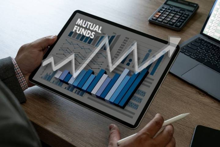 Mutual Funds: Your Guide to How They Work • Benzinga