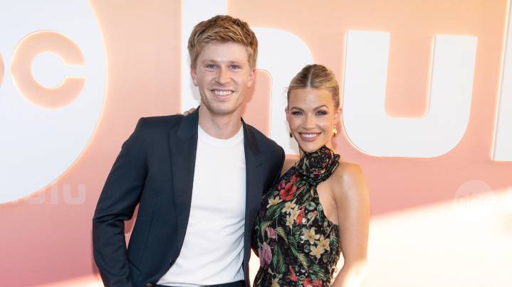 DWTS: Witney Carson Checking Robert Irwin’s DMs as Wingman