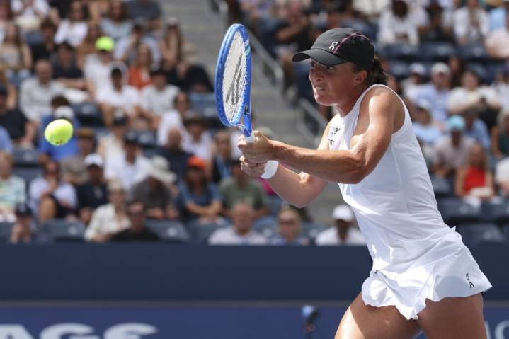 Naomi Osaka and Iga Swiatek roll into the quarterfinals at the US Open