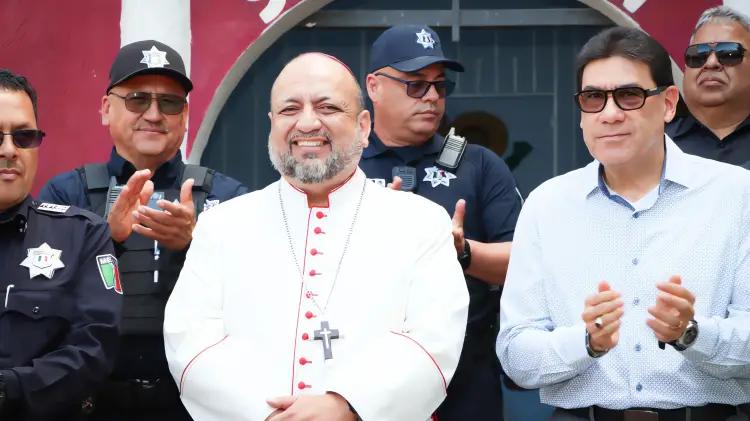 Obispo Bendice a peregrinos y destaca la fe binaci...