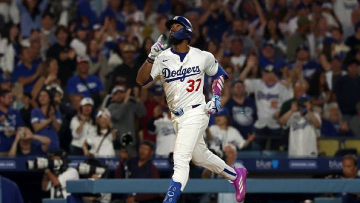 Dodgers open 2-game lead in NL West with 7