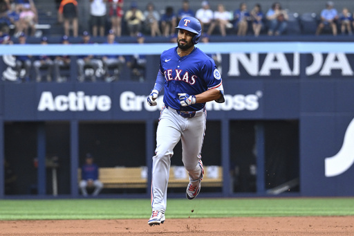 Marcus Semien, aún espera jugar esta temporada con los Rangers tras lesión en el pie
