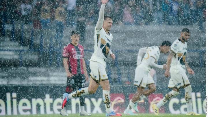 Ramsey anota primer gol y Pumas derrota al Atlas