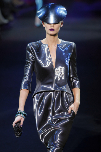 AP fotos: La moda de Giorgio Armani a través de los años