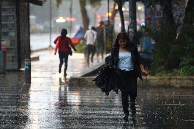 Nuevo frente frío, Lorena y monzón provocarán lluvias fuertes en México